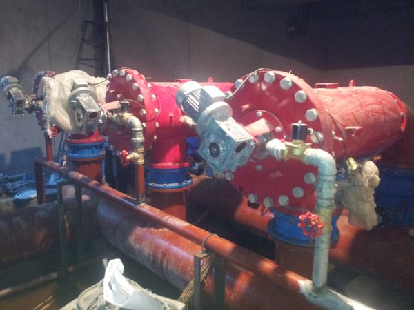 自清洗過濾器對原水進(jìn)行自動(dòng)過濾并自動(dòng)排污